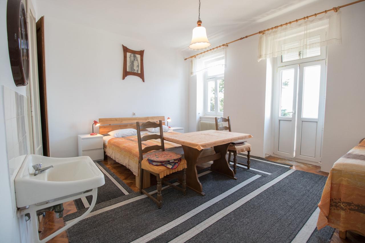 Apartments Josip By The Sea Novi Vinodolski Bagian luar foto